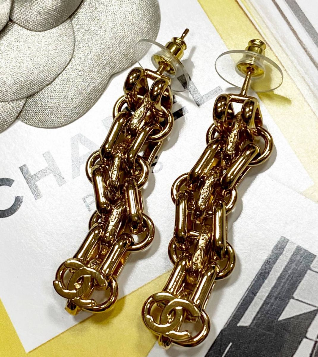 Серьги Chanel цена 62 620 руб/ в коробке/
