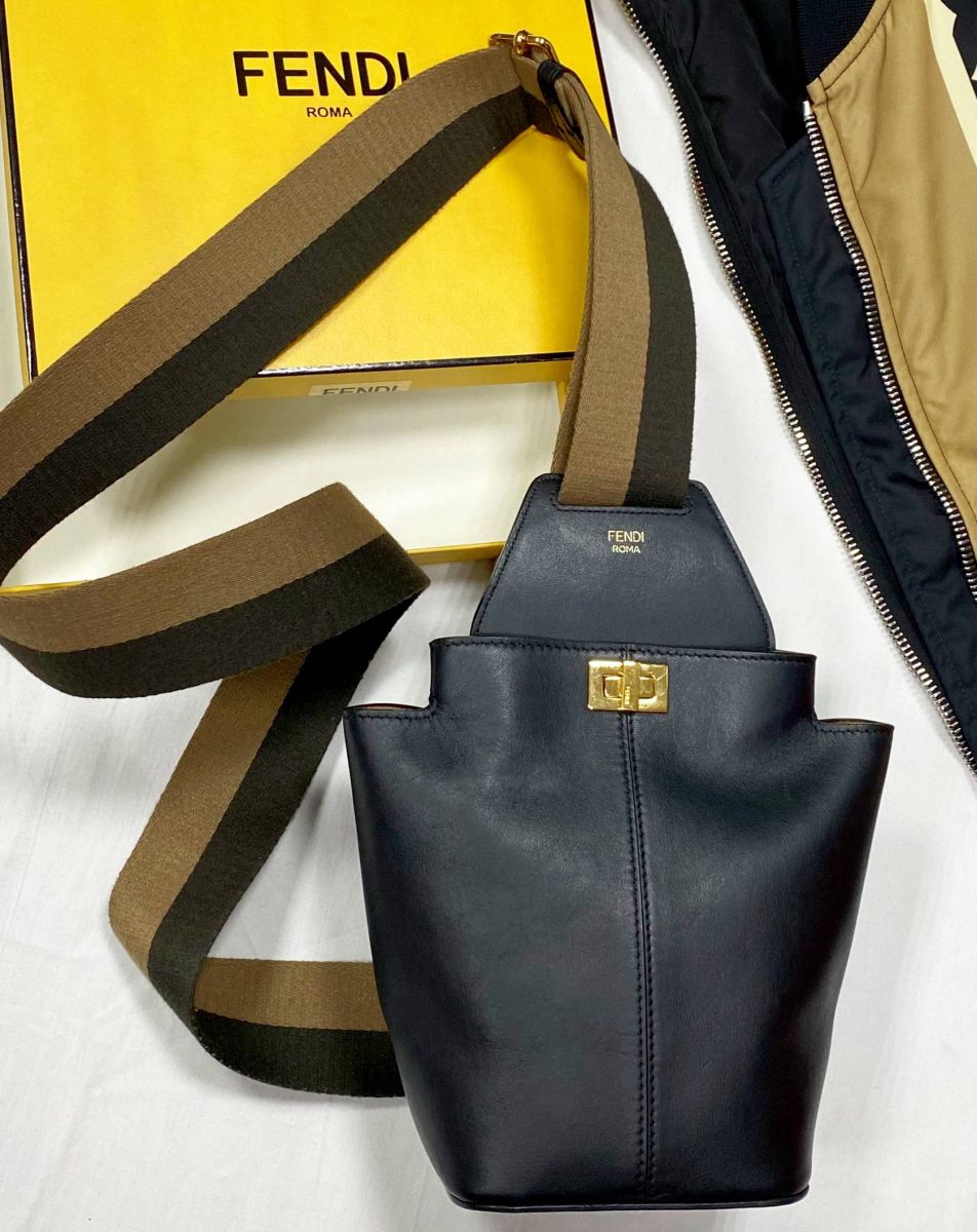 Сумочка через плечо Fendi размер 15/20 цена 62 620 руб