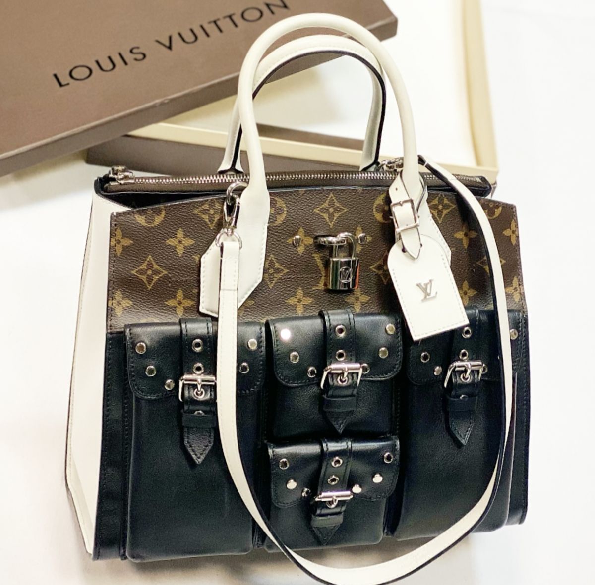 Сумка Louis Vuitton размер 30/25 цена 184 620 руб 