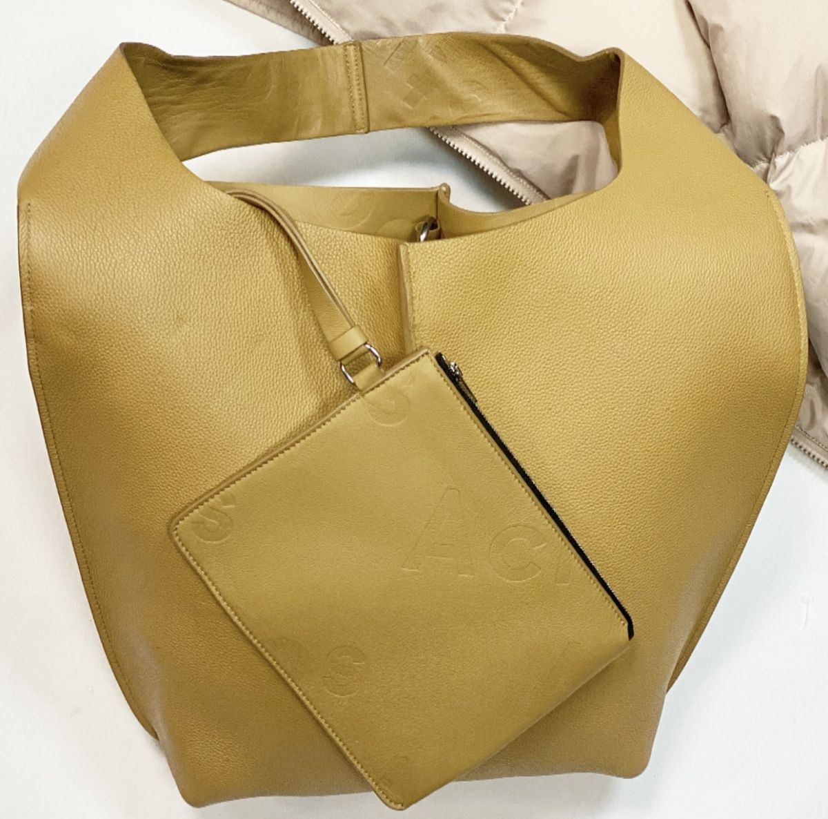 
Сумка Acne Studios размер 40/35 цена 46 155 руб 