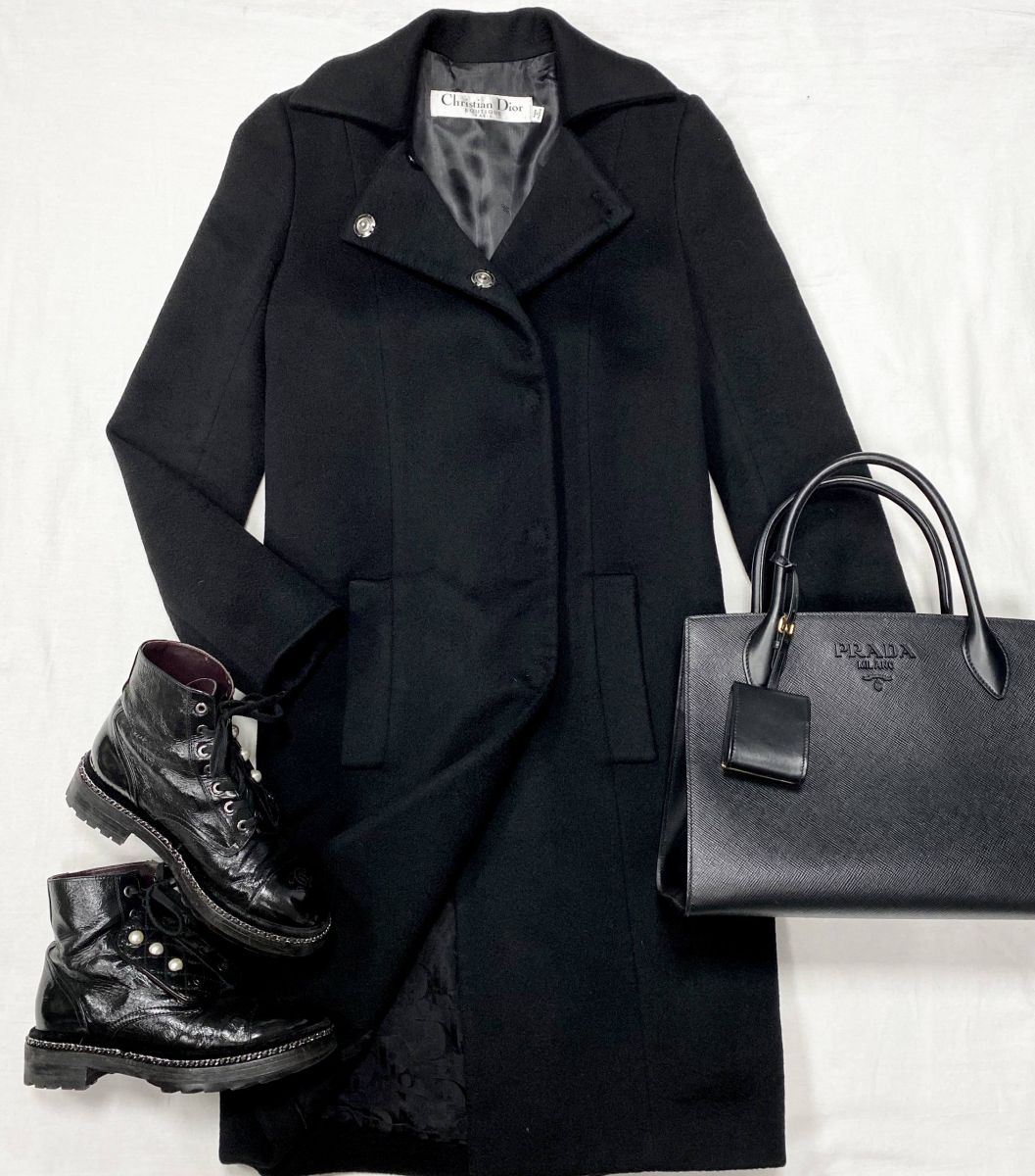 Пальто / кашемир  / Christian Dior размер 36 цена 62 620 руб 
Ботинки Chanel размер 36.5 цена 39 138 руб
Сумка Prada
