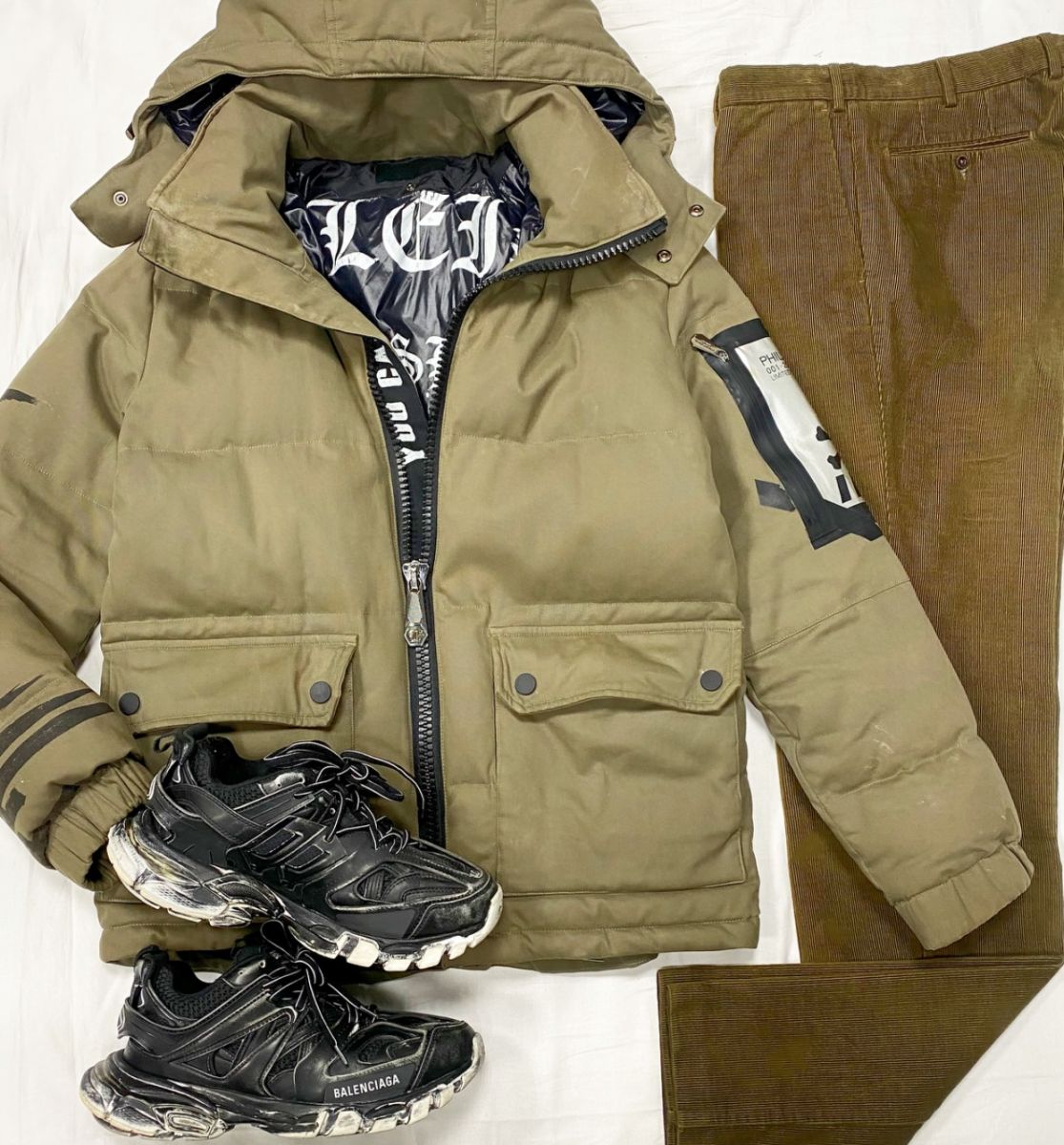 #mechtamen Куртка Philipp Plein размер S цена 23 462 руб 
Брюки Polo Ralph Lauren размер 34 цена 7 821 руб 
Кроссовки Balenciaga размер 40 цена 23 462 руб
