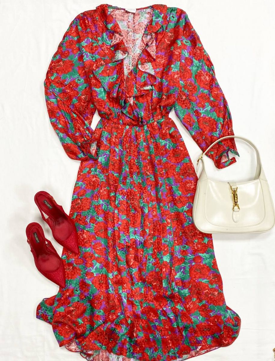 Платье / шелк / Magda Butrym размер 36 цена 31 310 руб 
Босоножки Dolce Gabbana размер 40 цена 15 655 руб 
Сумка Gucci