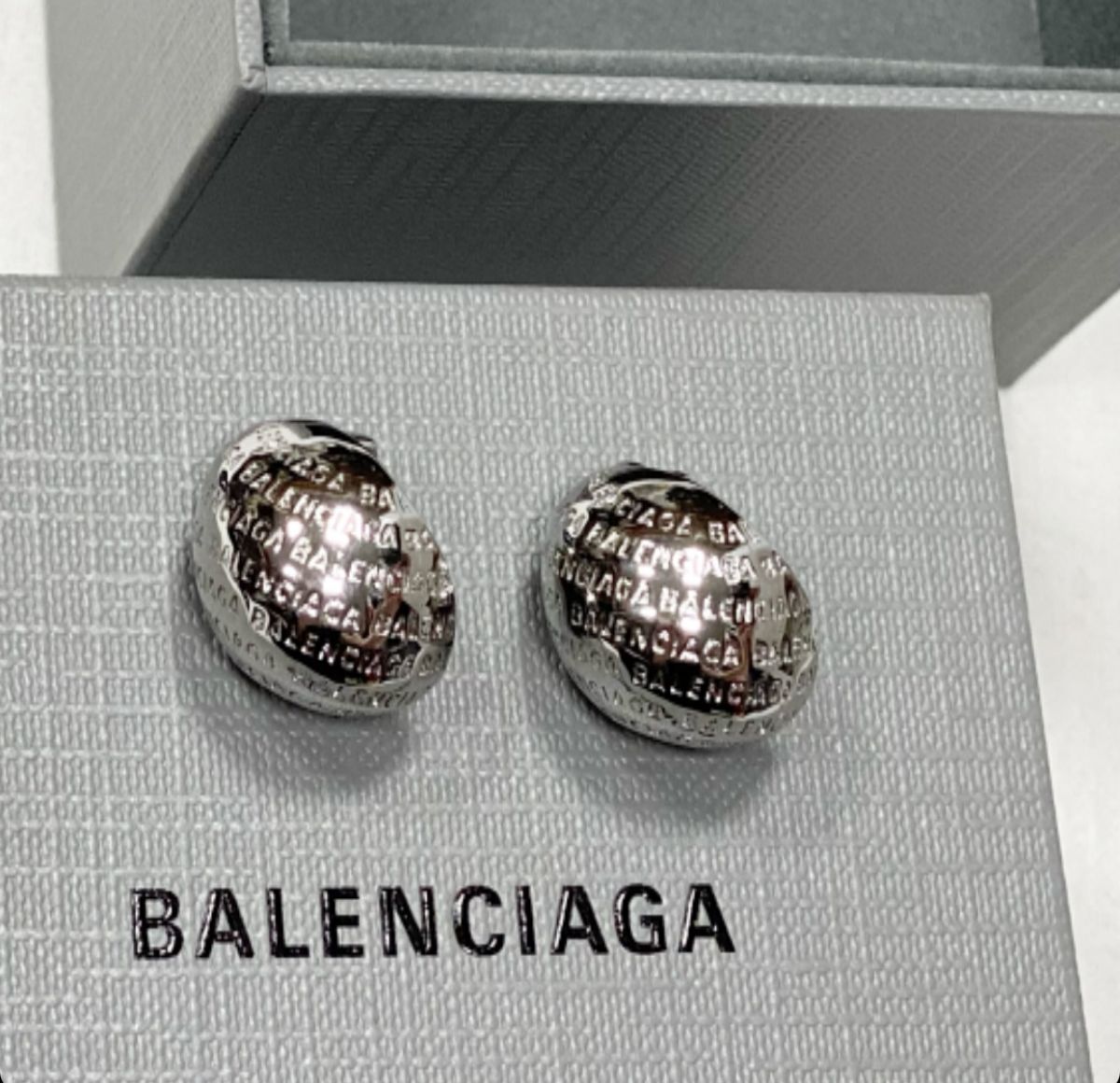 Серьги Balenciaga цена 15 385 руб / упаковка / 