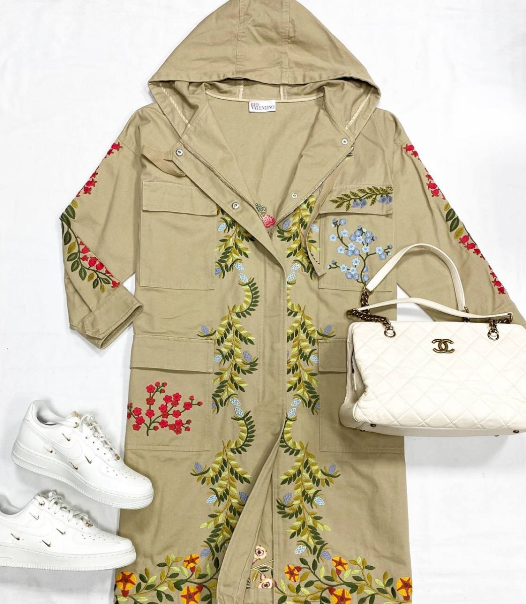 Плащ / вышивка/ Red Valentino размер M цена 15 655 рубКроссовки Nike размер 39 цена 18 786 рубСумка Chanel