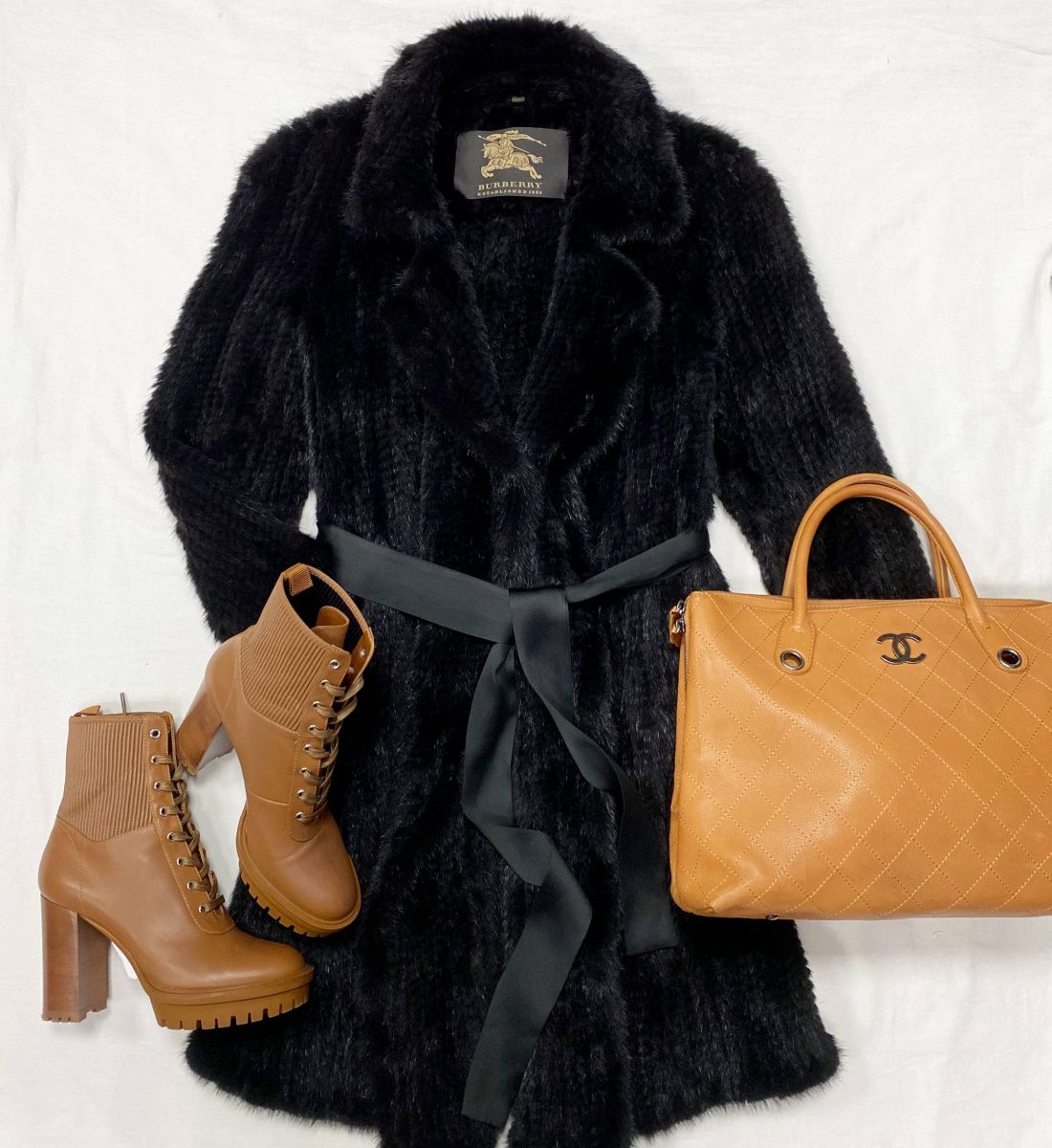 Шуба / мех норки / Burberry размер 44 цена 93 930 руб 
Ботильоны Gianvito Rossi размер 39 цена 28 179 руб