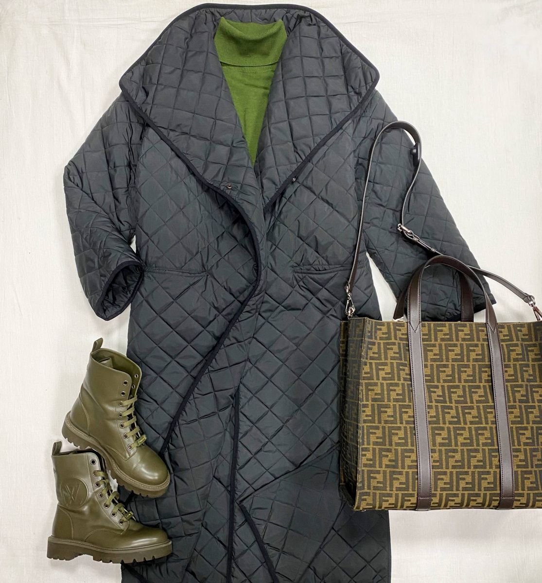 Пальто Totem размер XS цена 31 310 руб Водолазка Michael Kors размер M цена 4 697 руб Ботинки Louis Vuitton размер 37 цена 39 138 руб Сумка Fendi