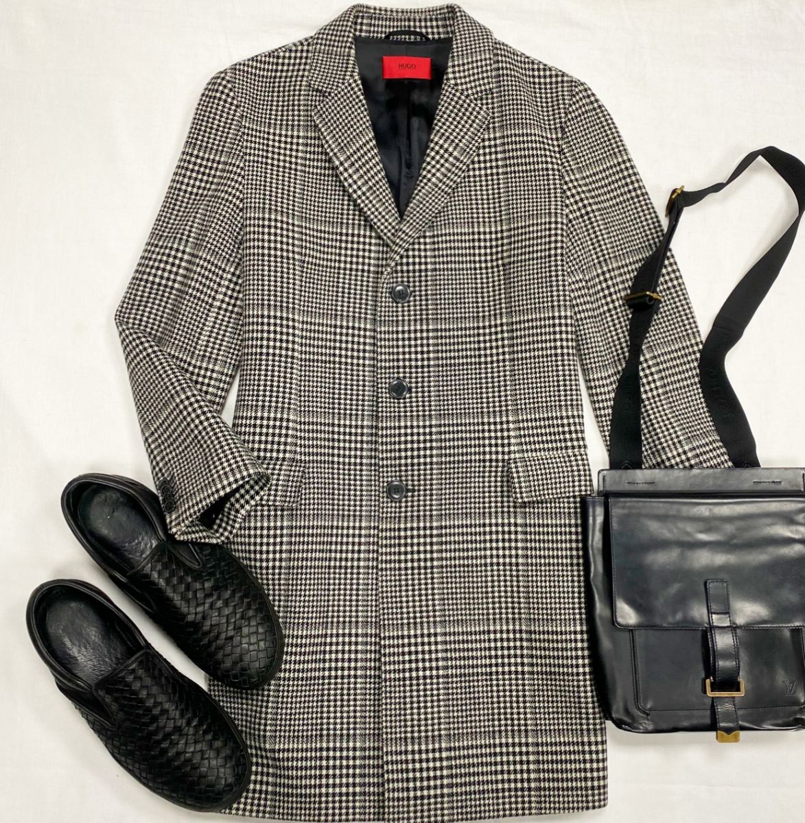 
#mechtamen Пальто Boss размер 50 цена 15 655 руб 
Слипоны Bottega Veneta размер 45 цена 7 828 руб
Сумка Louis Vuitton 