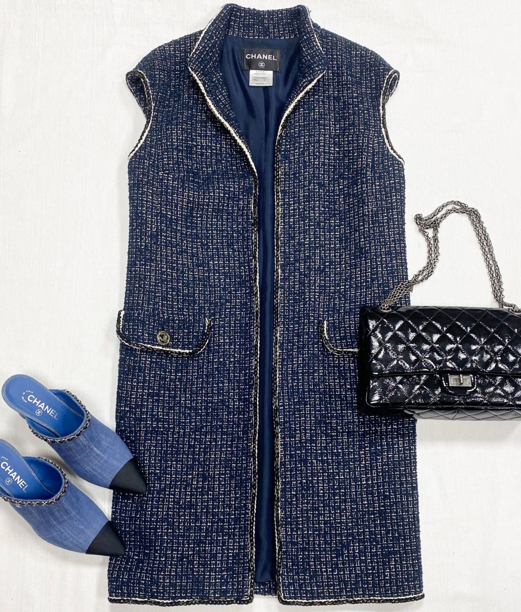 Жилет / твид/ Chanel размер 44 цена 54 793 руб
Мюли Chanel размер 39.5 цена 78 275 руб
Сумка Chanel