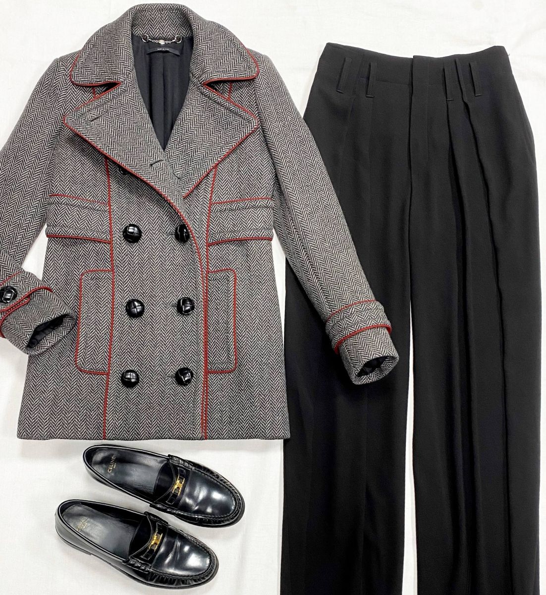 Полупальто Gucci размер 38 цена 23 483 руб
Брюки Chloe размер 36 цена 15 655 руб
Лоферы Celine размер 39 цена 39 138 руб