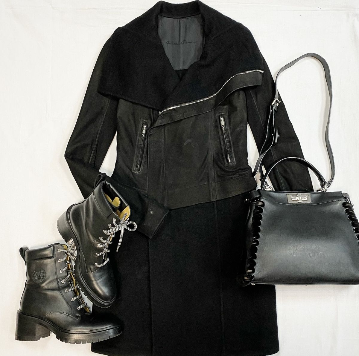 Пальто / отделка замша / кашемир / Rick Owens размер 42 цена 46 155 руб Ботинки Hermès размер 39.5 цена 76 925 руб Сумка Fendi