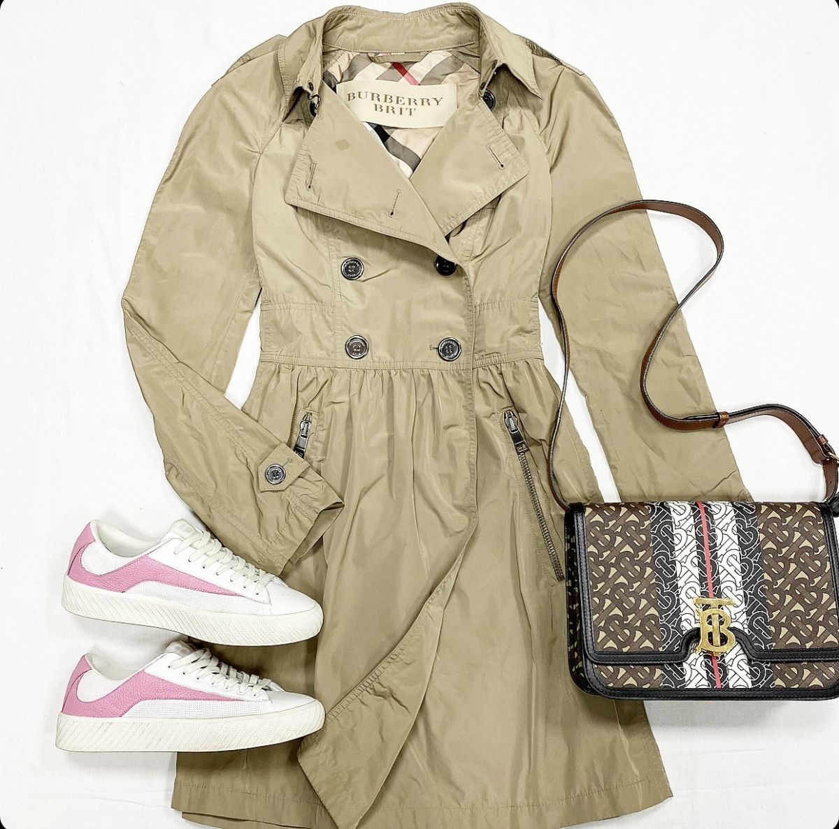 Плащ Burberry размер 38 цена 12 308 руб Кеды By Far размер 38 цена 10 770 руб Сумка Burberry