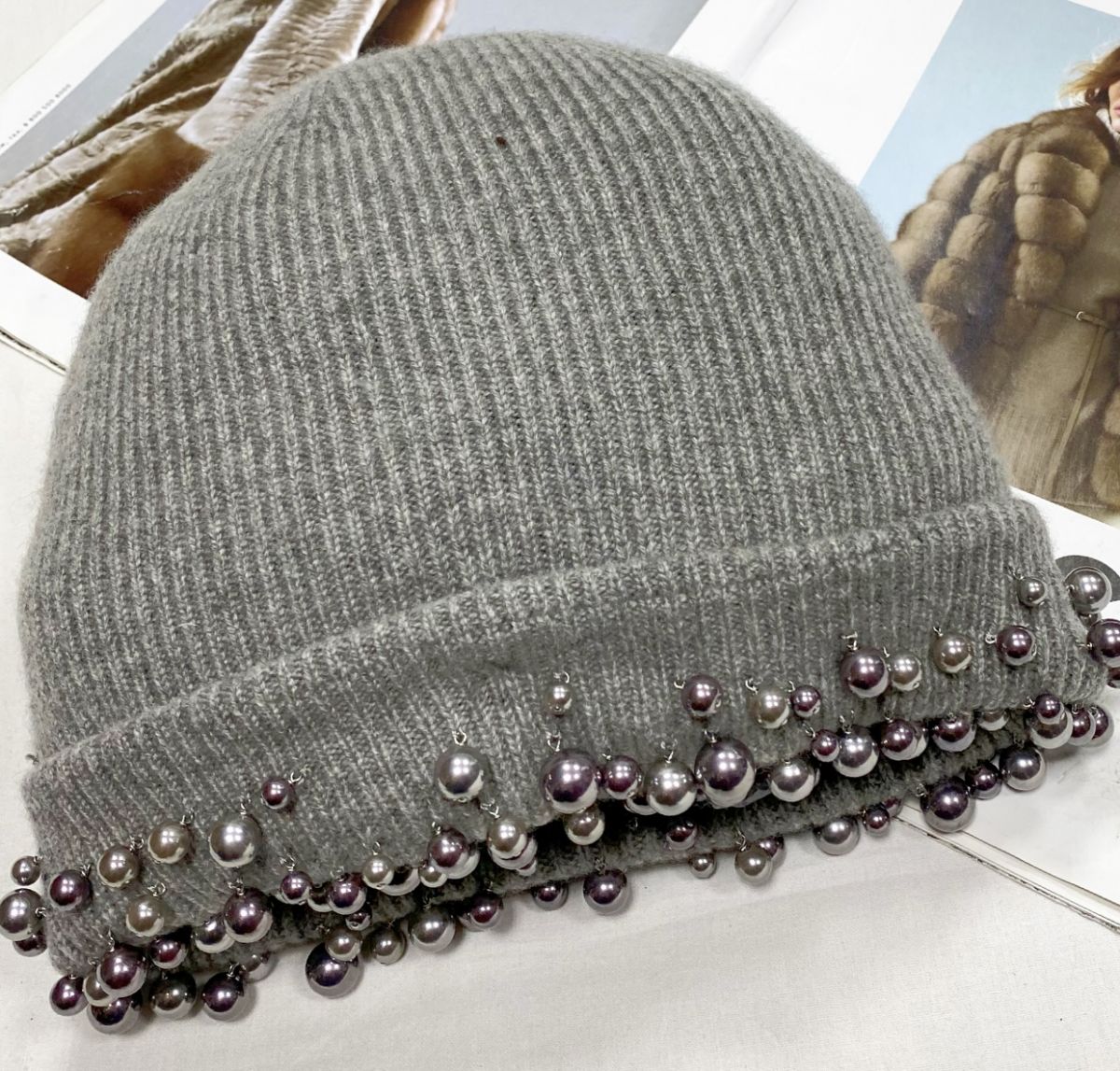 
Шапка / кашемир / отделка жемчуг / Maison Michel цена 7 828 руб 