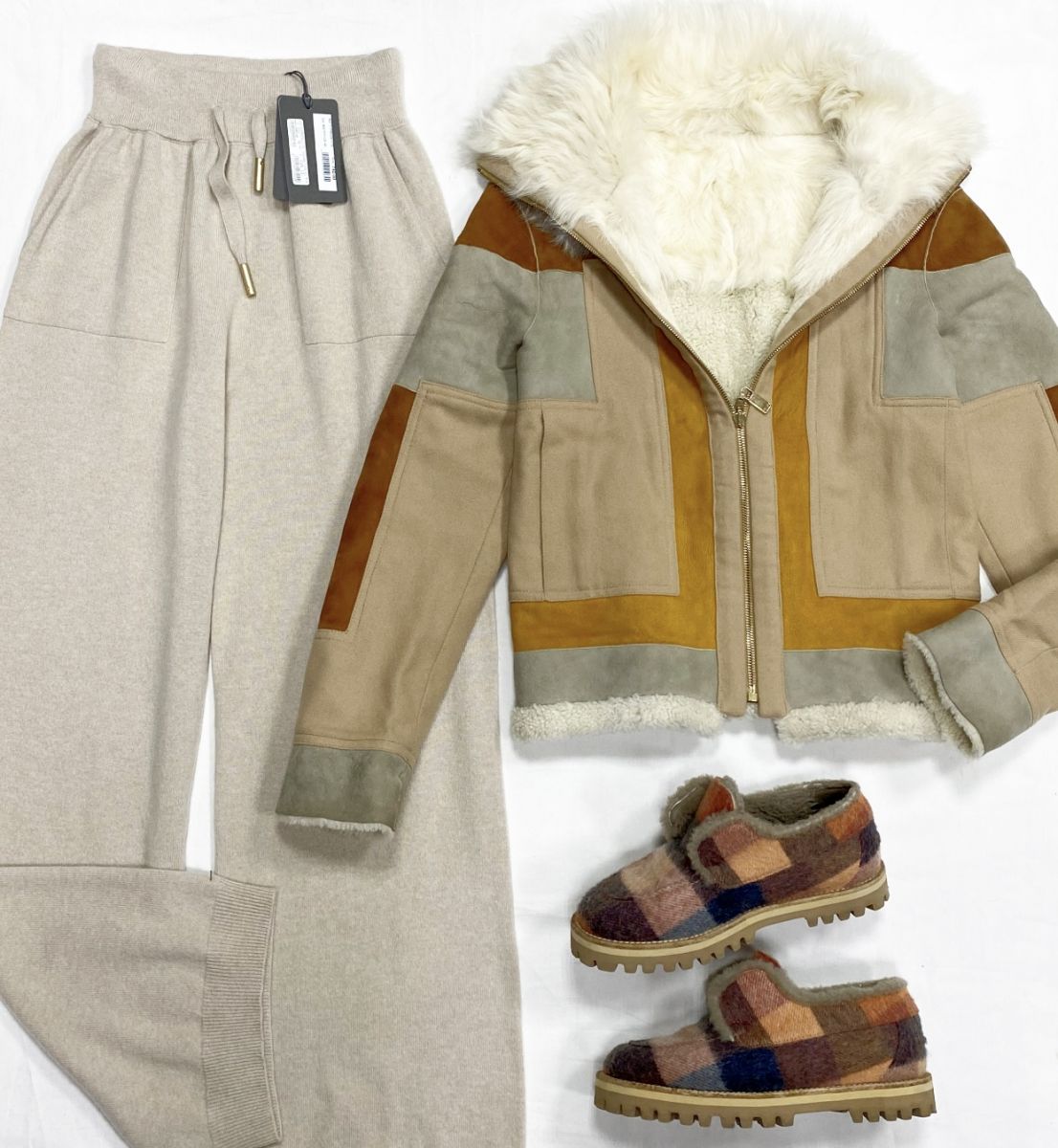 Дубленка / двухсторонняя / Chloè размер 36 цена 36 007 руб 
Брюки / кашемир / Lorena Antoniazzi размер 42 цена 37 572 руб / с ценником / 
Ботинки / на меху / Le Silla размер 37 цена 15 655 руб