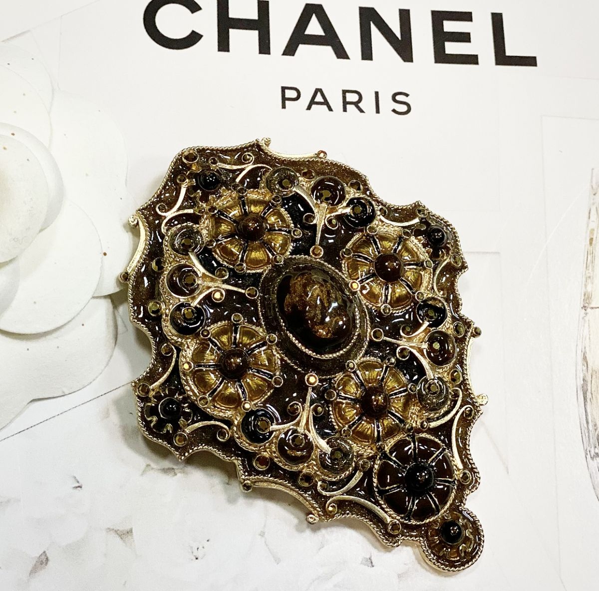 Брошка Chanel цена 61 540 руб 