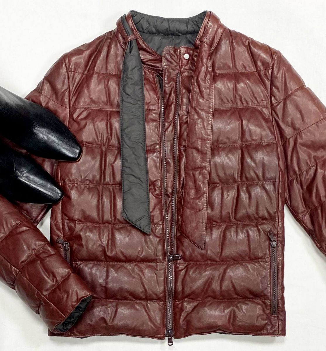 Куртка/кожа/ размер 44 цена 78 275 руб
Ботильоны Vetements размер 41 цена 54 793 руб