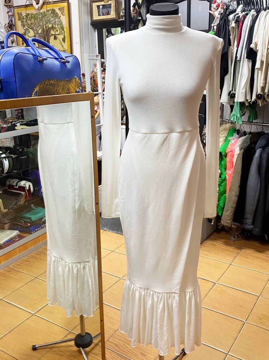 Платье Zalina Verkhovskaya размер M цена 10 959 руб
Юбка Fendi размер 38 цена 23 483 руб
Топ размер 42 цена 7 828 руб
Юбка Lanvin размер 40 цена 23 483 руб/ с биркой/
Кофта /пайетки/ размер 42 цена 4 697 руб
