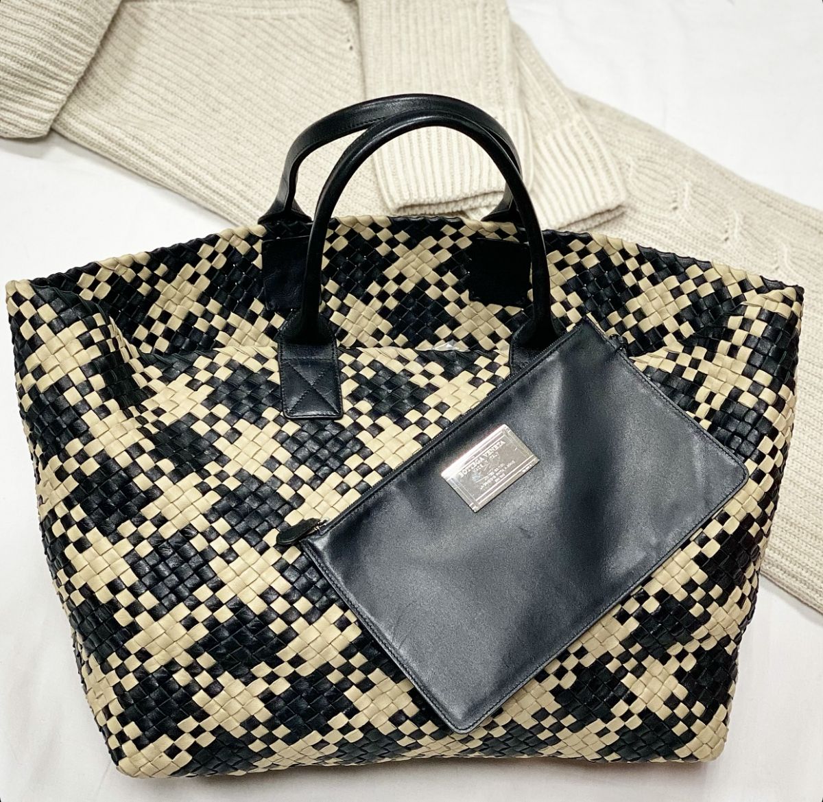 Сумка Bottega Veneta размер 45/30 цена 130 773 руб 
