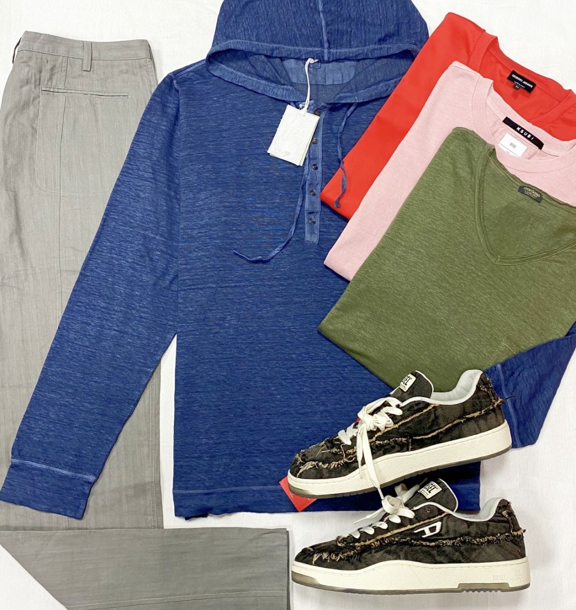 
#mechtamen Толстовка / лен /  120Lino размер XXL цена 10 959 руб / с бирками / 
Футболки Giorgio Armani / Tsubi / Gran Sasso размер 56-56 цена от 4 697 руб до 7 828 руб 
Брюки Giorgio Armani размер 52 цена 7 828 руб 
Кроссовки Diesel размер 46 цена 12 524 руб / с бирками / 