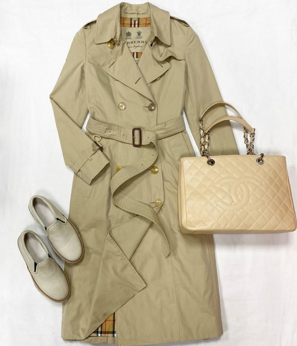 Тренч Burberry размер 38 цена 46 965 руб 
Слипоны Brunello Cucinelli размер 37 цена 15 655 руб 
Сумка Chanel