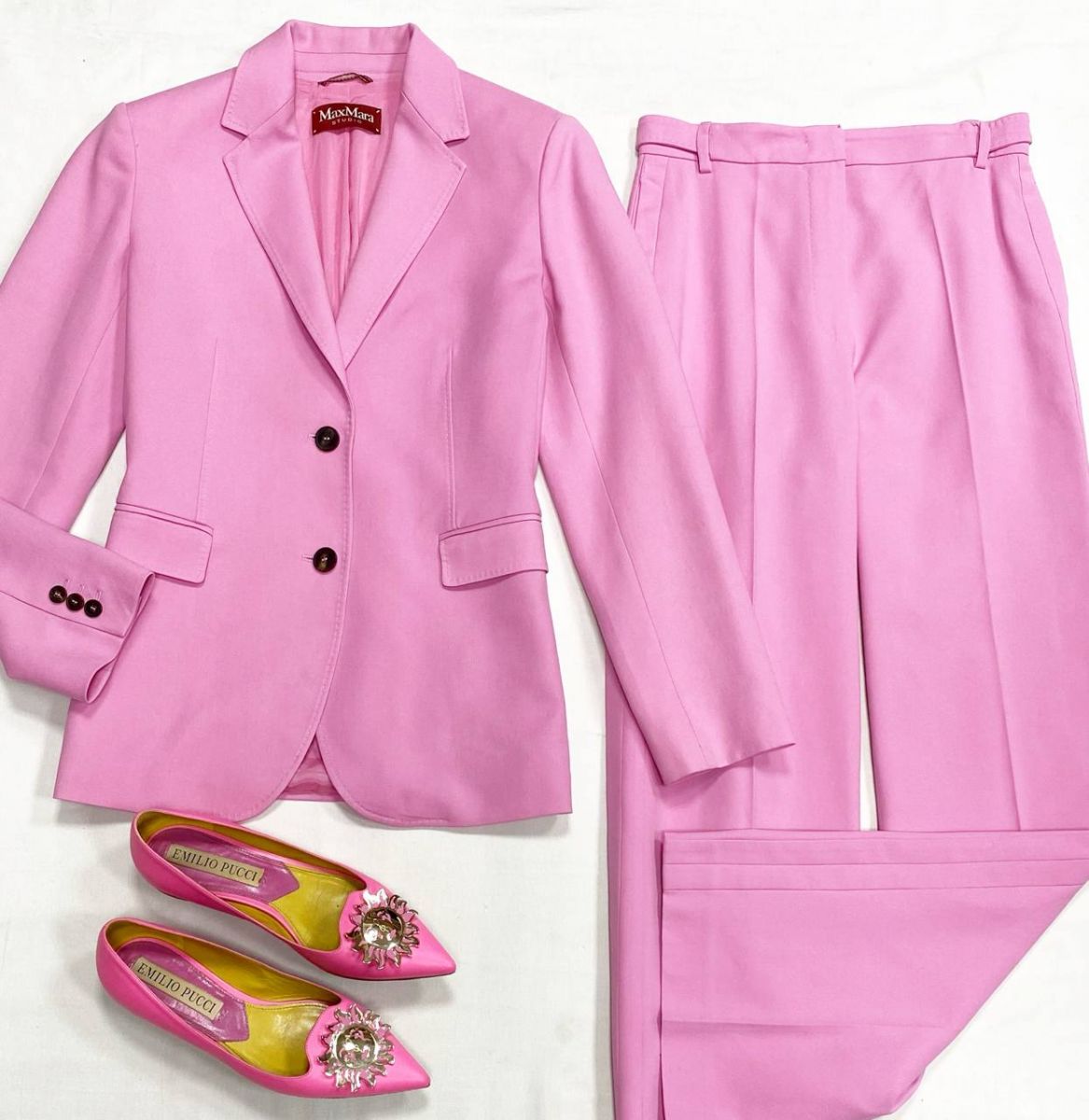 Костюм Max Mara размер 38 цена 28 179 рубБалетки Emilio Pucci размер 38 цена 12 524 руб