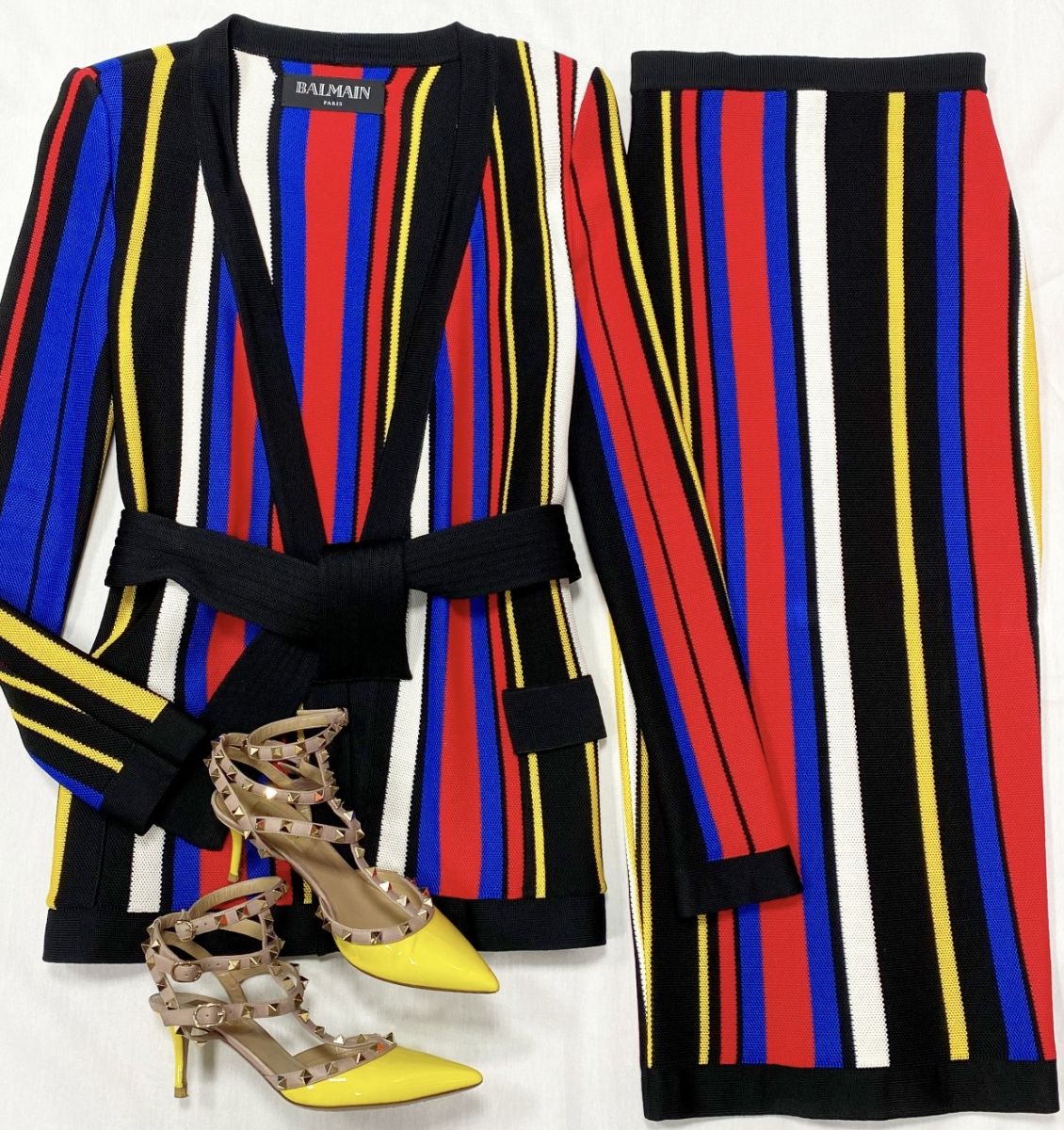 Костюм Balmain размер 36 цена 62 620 руб Босоножки Valentino размер 37 цена 18 786 руб