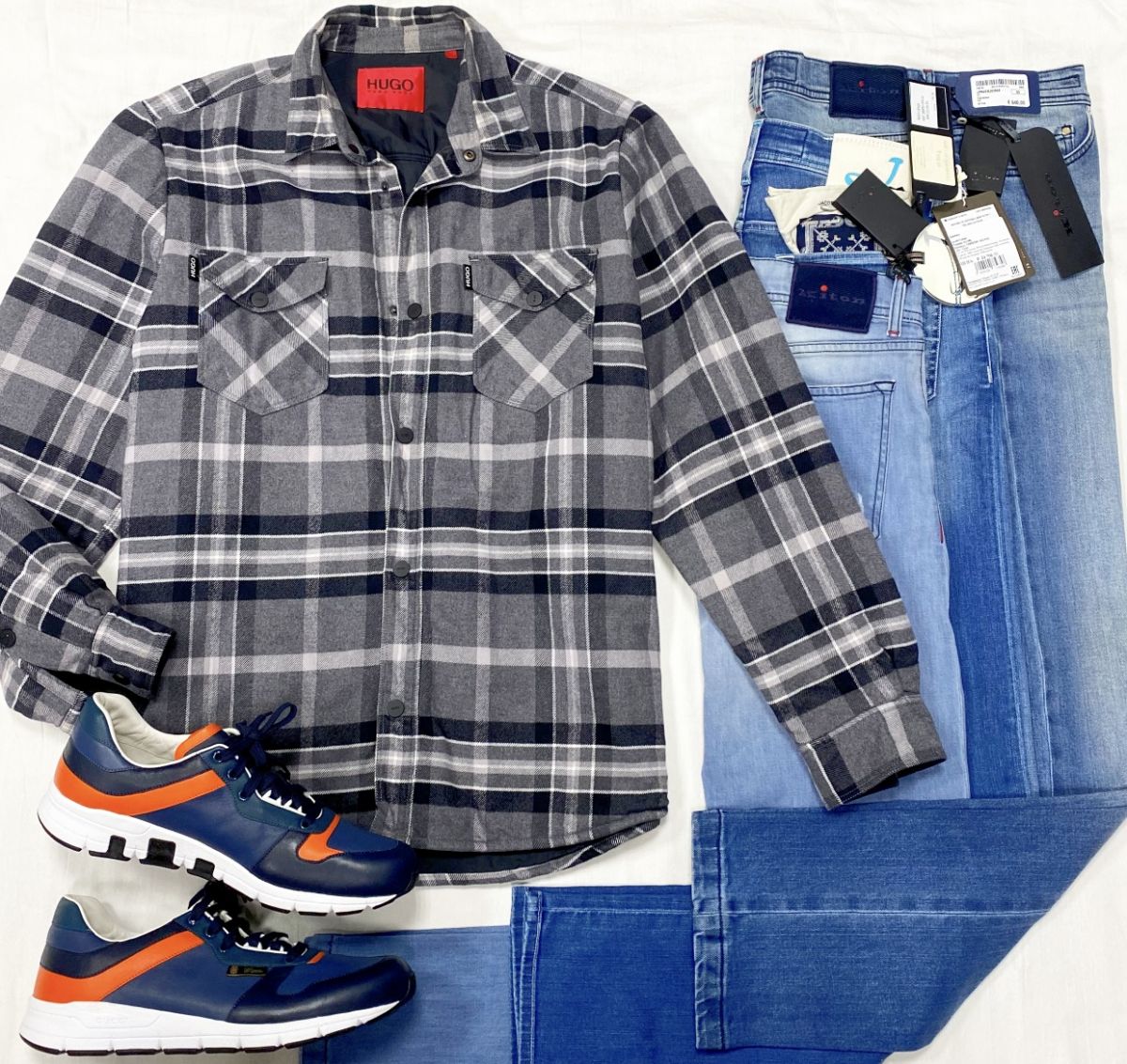 #mechtamen Джинсы Kiton / Jacobs Cohen размер 32-33 цена по 15 655 руб / новые с ценником / 
Рубашка / утепленная / Boss размер XL цена 15 655 руб 
Кроссовки Gucci размер 44 цена 23 483 руб