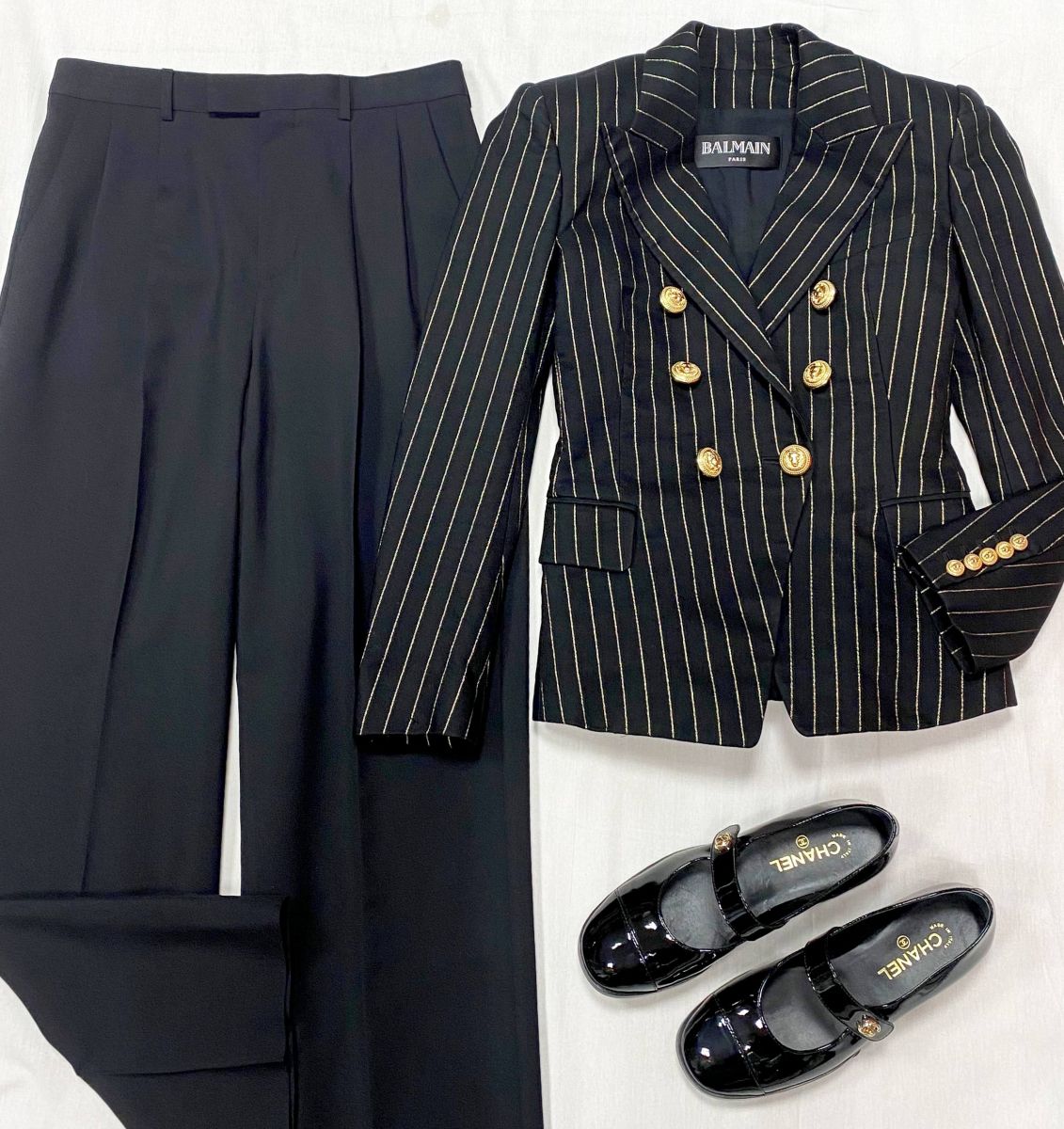 Жакет Balmain размер 38 цена 23 483 руб 
Брюки Celine размер 38 цена 23 483 руб 
Туфли Chanel размер 39 цена 93 930 руб / новые /