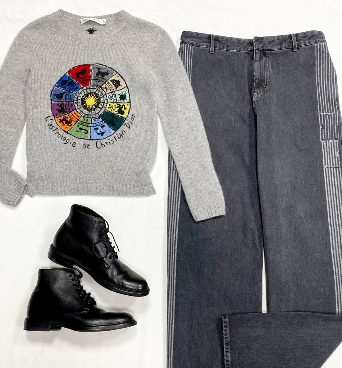 Джинсы Christian Dior размер 38 цена 46 965 руб
Кофта Christian Dior размер 36 цена 39 138 руб
Ботинки Saint Laurent размер 38 цена 15 655 руб