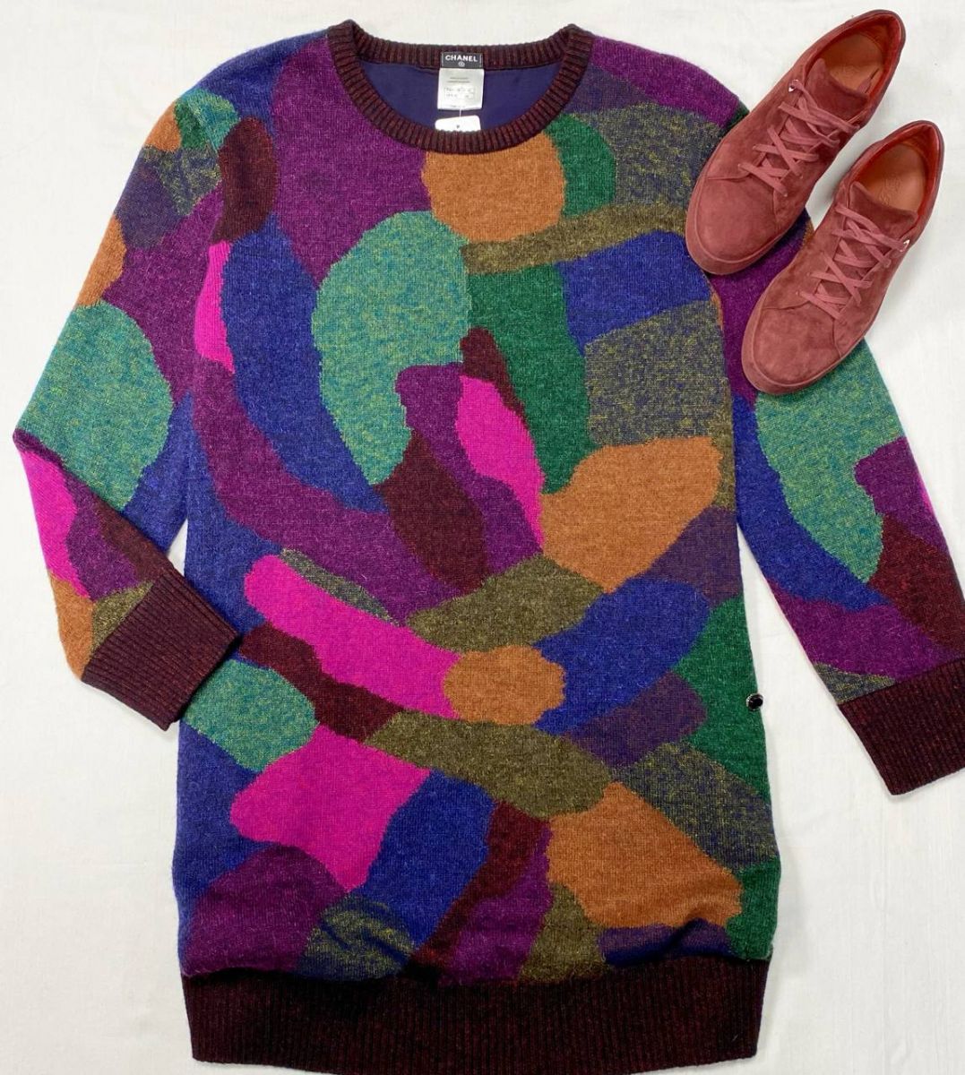 Свитер - туника Chanel размер 50 цена 109 585 руб Кеды Loro Piana размер 38 цена 31 310 руб