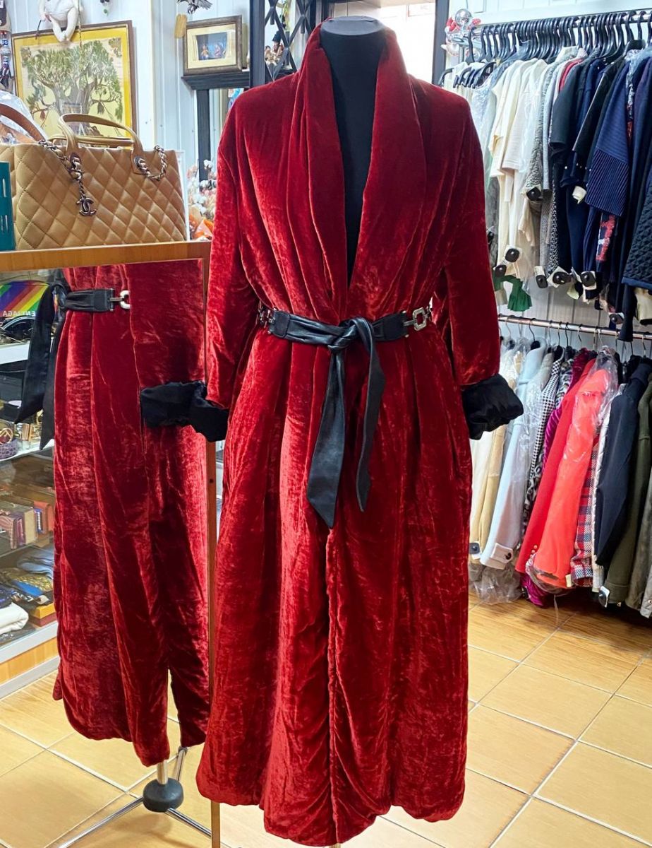 Пальто/ бархат/ Attico размер 42 цена 31 310 руб
Пояс Dolce Gabbana 