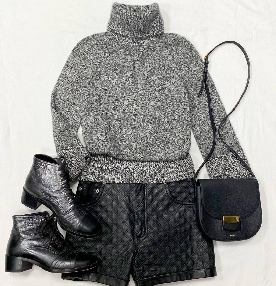 Шорты / кожа / Saint Laurent размер 36 цена 46 965 руб 
Свитер / кашемир / Chanel размер 36 цена 23 483 руб 
Ботинки Chanel размер 39 цена 78 275 руб 
Сумка Celine