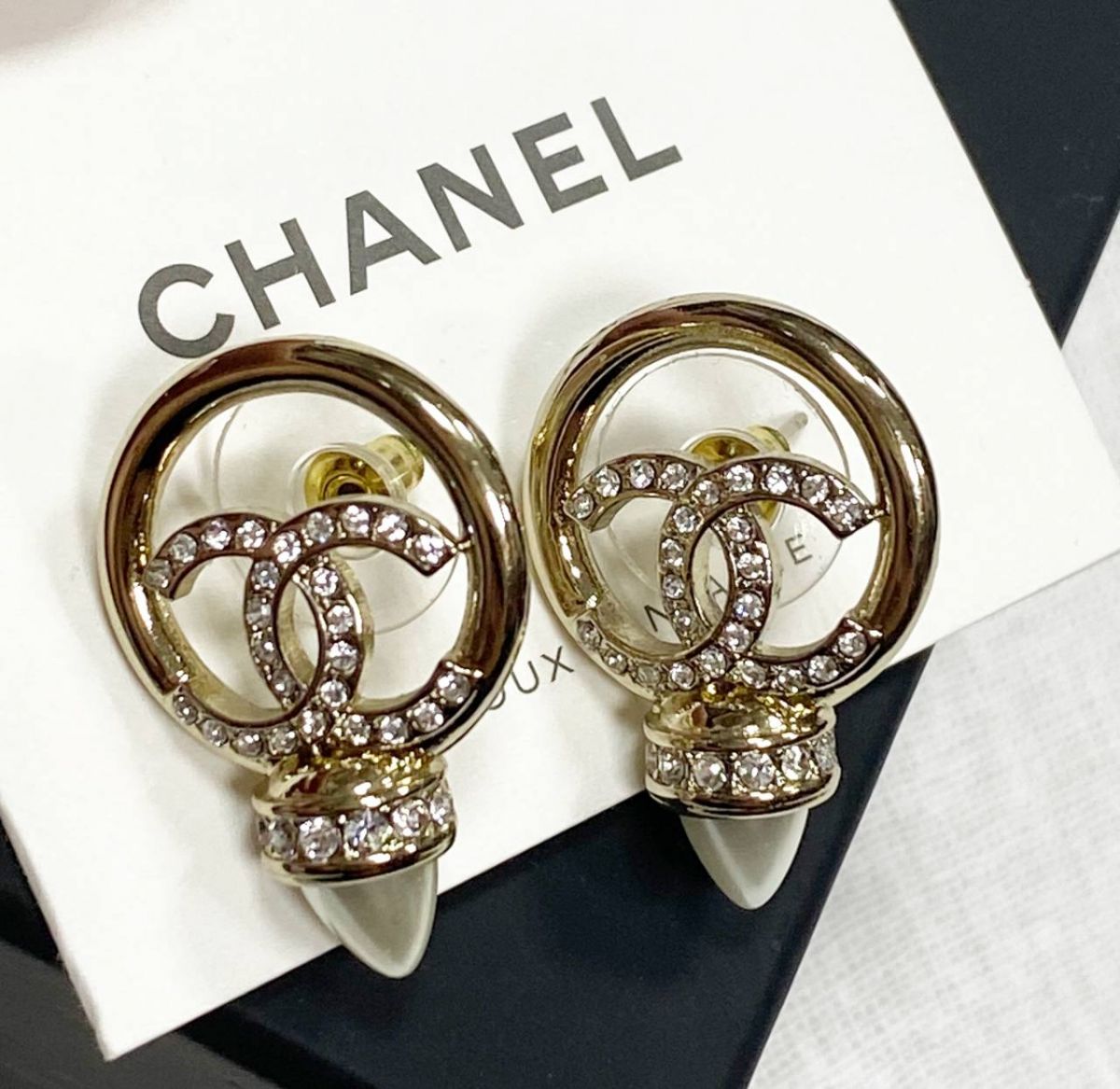 Серьги Chanel цена 54 793 руб/ в коробке/
