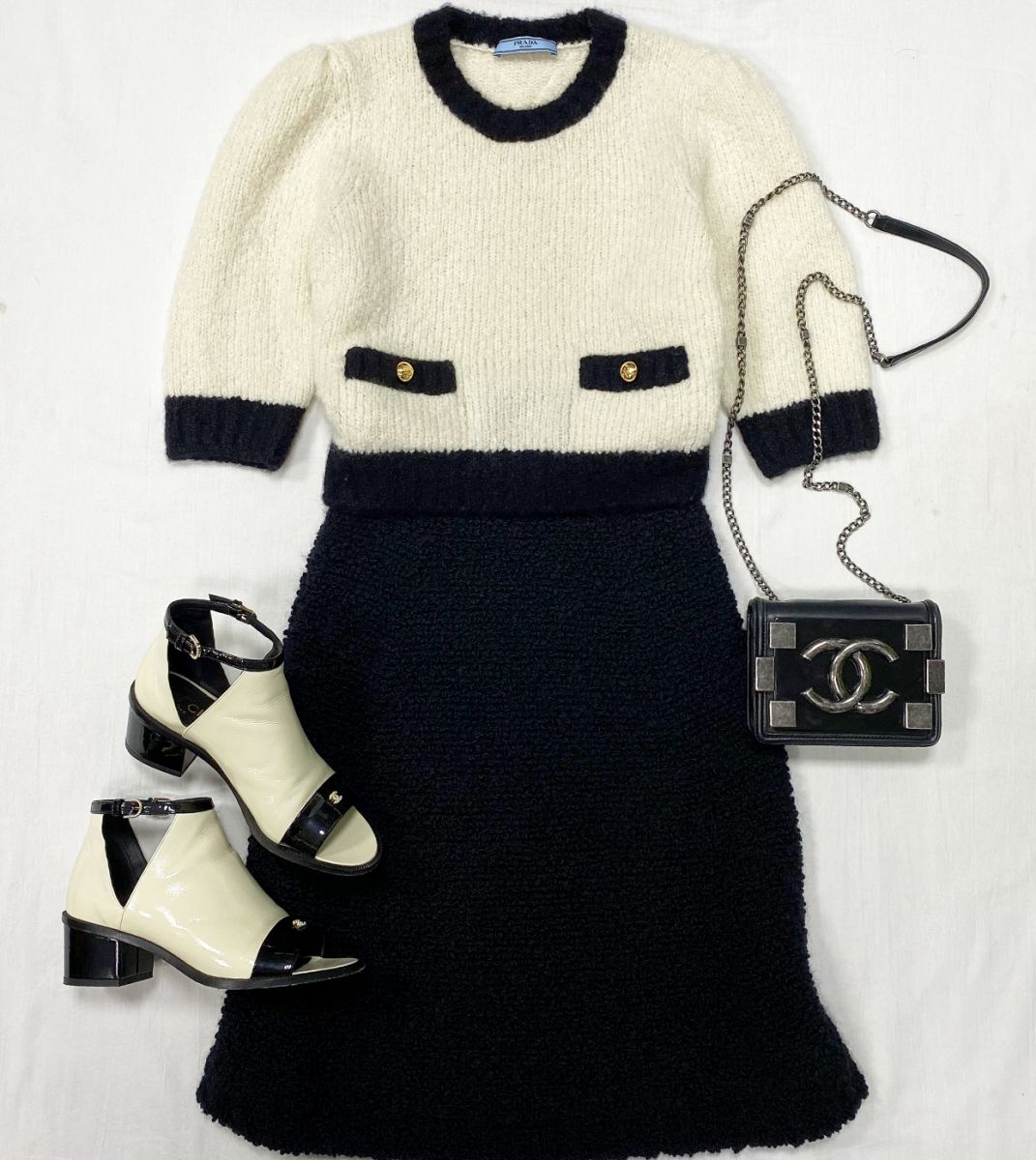 Кофта Prada размер S цена 31 310 руб 
Юбка Prada размер S цена 31 310 руб 
Ботинки Chanel размер 37 цена 23 483 руб 
Сумка Chanel 