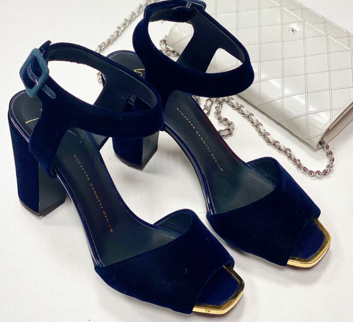 
Босоножки Giuseppe Zanotti размер 40.5 цена 15 655 руб 