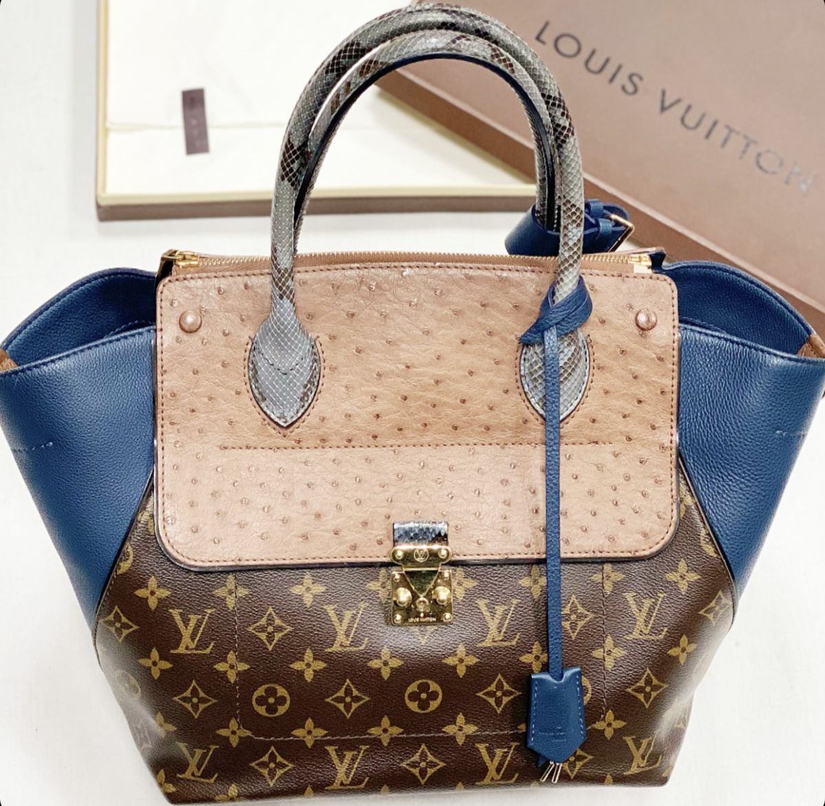 Сумка Louis Vuitton размер 30/28 цена 92 310 руб 