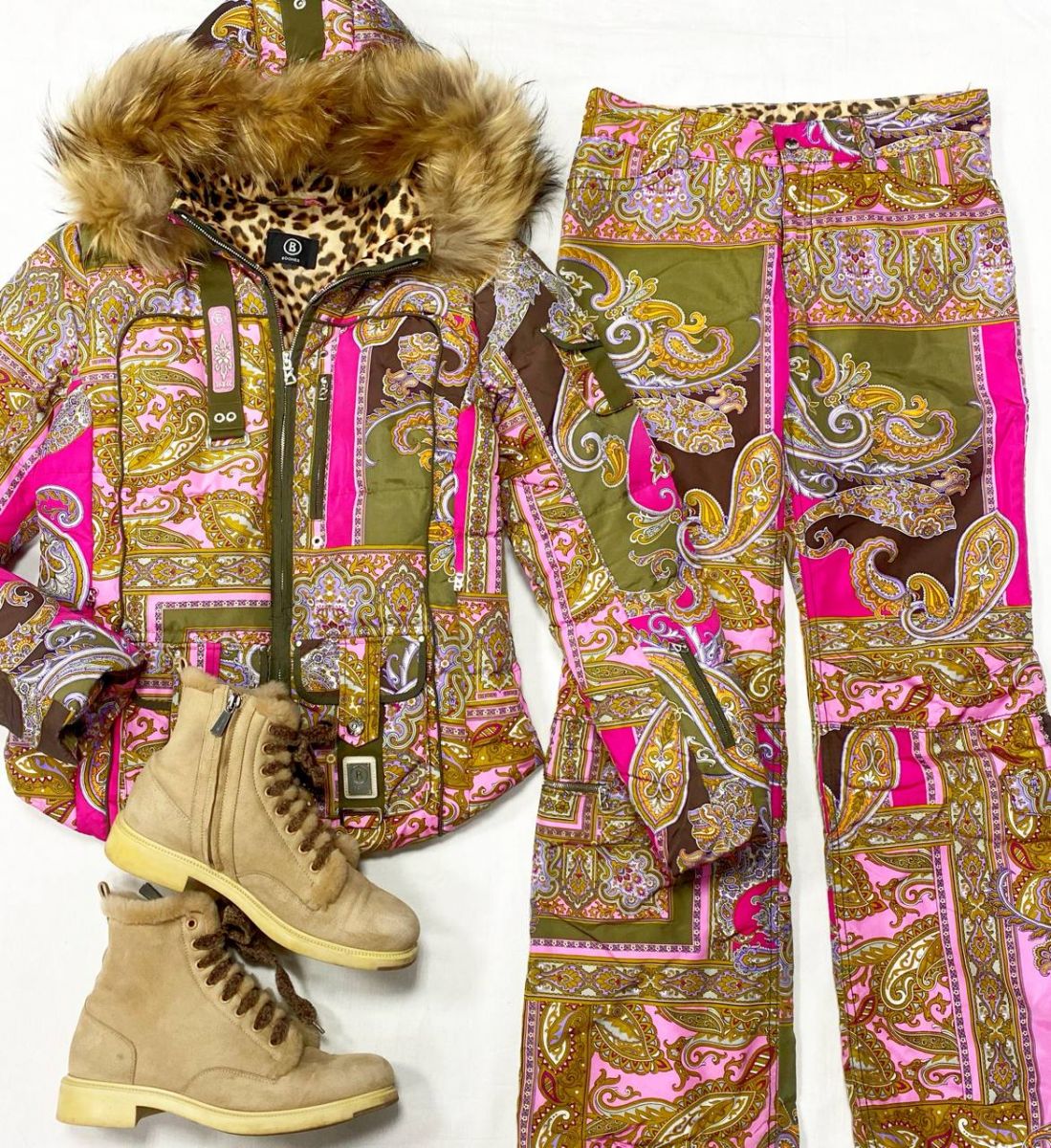 Костюм / лыжный / Bogner размер 36 цена 23 483 руб 
Ботинки / на меху / Santoni размер 37.5 цена 23 483 руб