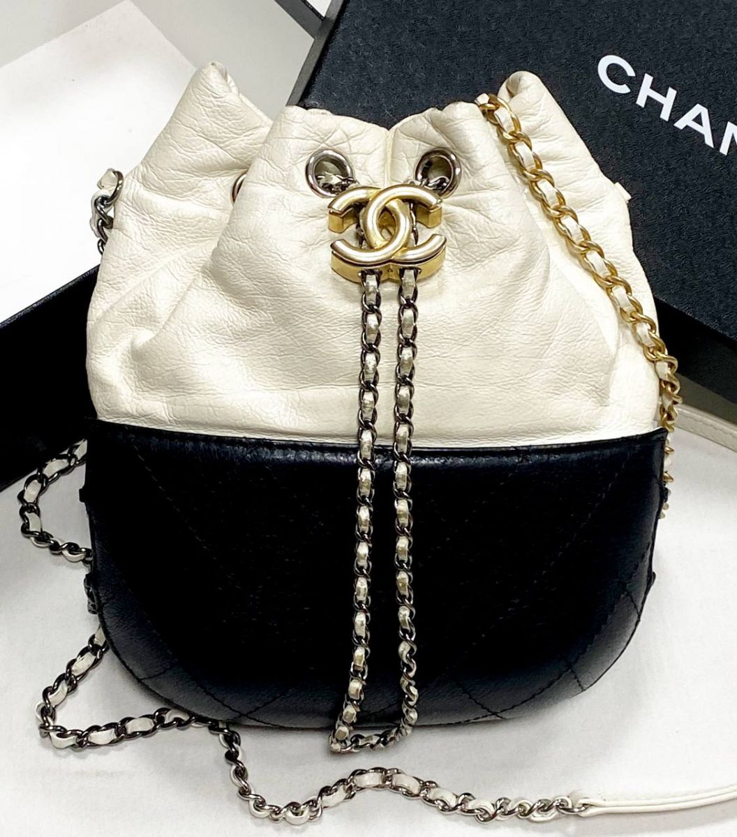 Сумочка Chanel размер 18/20 цена 133 068 руб 
