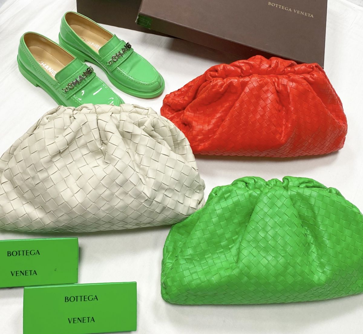 Клатчи Bottega Veneta размер 40/25 цена по 54 793 руб