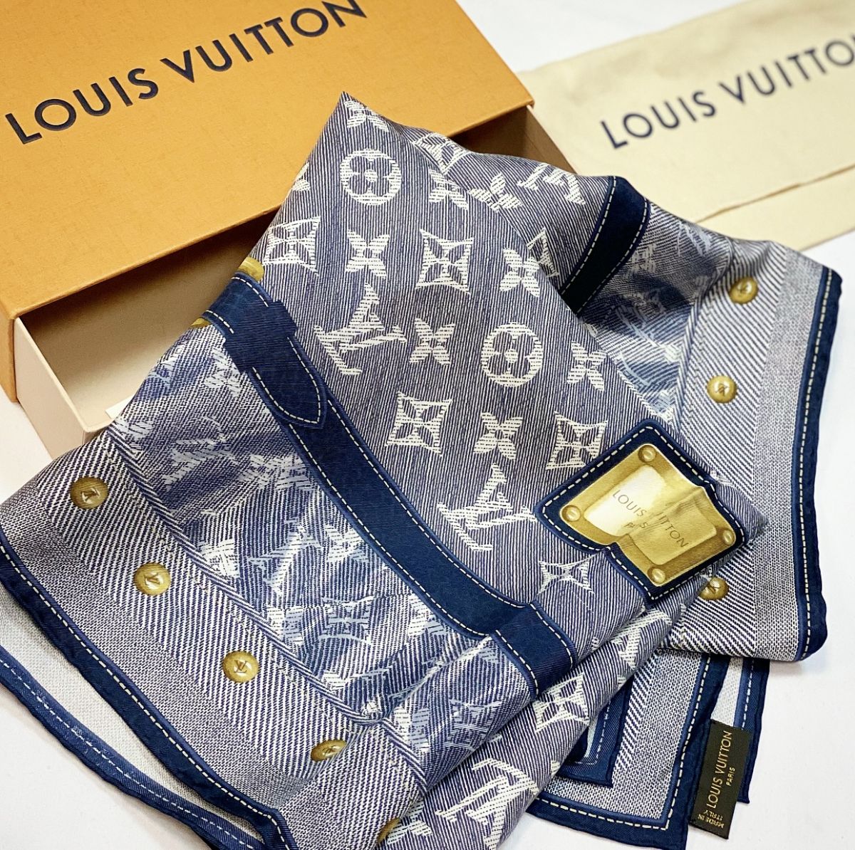 Платок / шелк / Louis Vuitton размер 90/90 цена 15 385 руб 