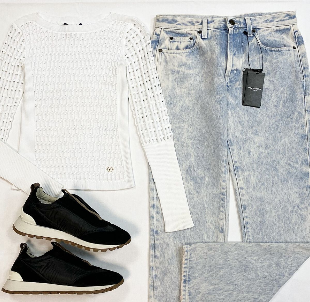 Джинсы Saint Laurent размер 27 цена 26 155 руб / новые / Кофта Louis Vuitton размер XS цена 9 231 руб Кроссовки Brunello Cucinelli размер 41 цена 38 463 руб