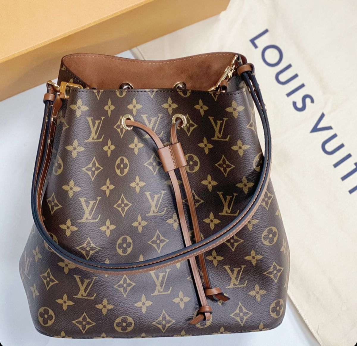 Сумка Louis Vuitton размер 24/26 цена 230 775 руб / новая / упаковка / 