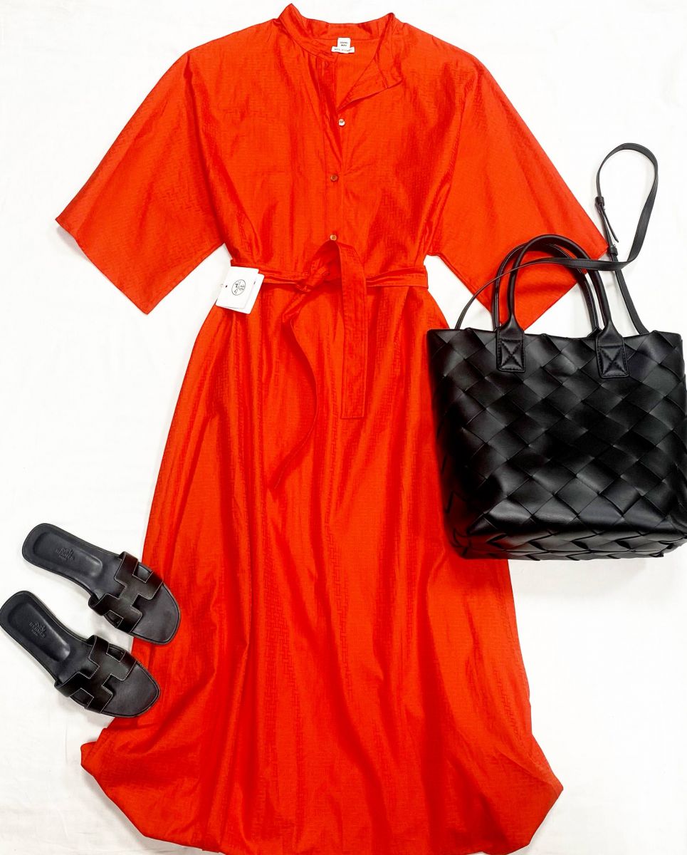 Платье Hermes размер 44 цена 125 240 руб/ с биркой/ Сабо Hermes размер 41 цена 31 310 рубСумка Bottega Veneta