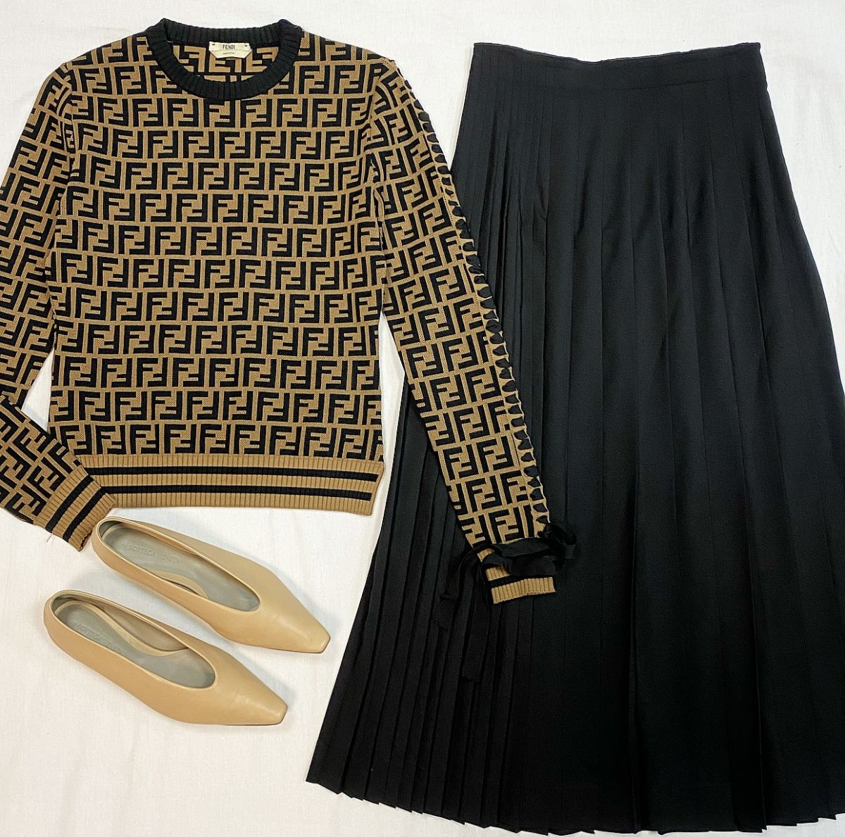 Кофта Fendi размер 40 цена 18 463 рубЮбка Ermanno Scervino размер 42 цена 18 463 руб Балетки Bottega Veneta размер 37.5 цена 15 385 руб