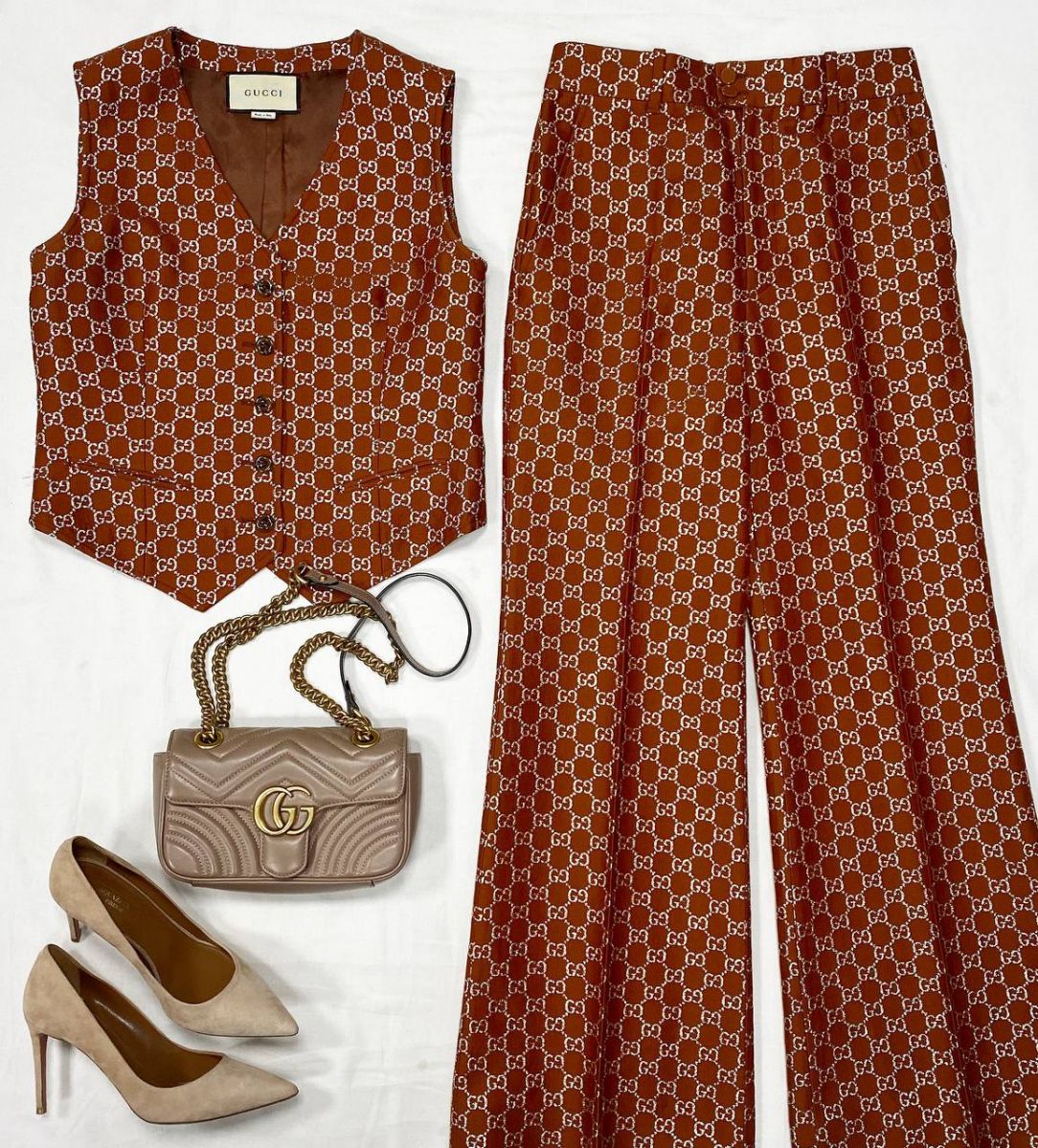 Костюм / жилетка + брюки / Gucci размер 44 цена 140 895 руб 
Туфли Aquazzura размер 37 цена 15 655 руб 
Сумка Gucci