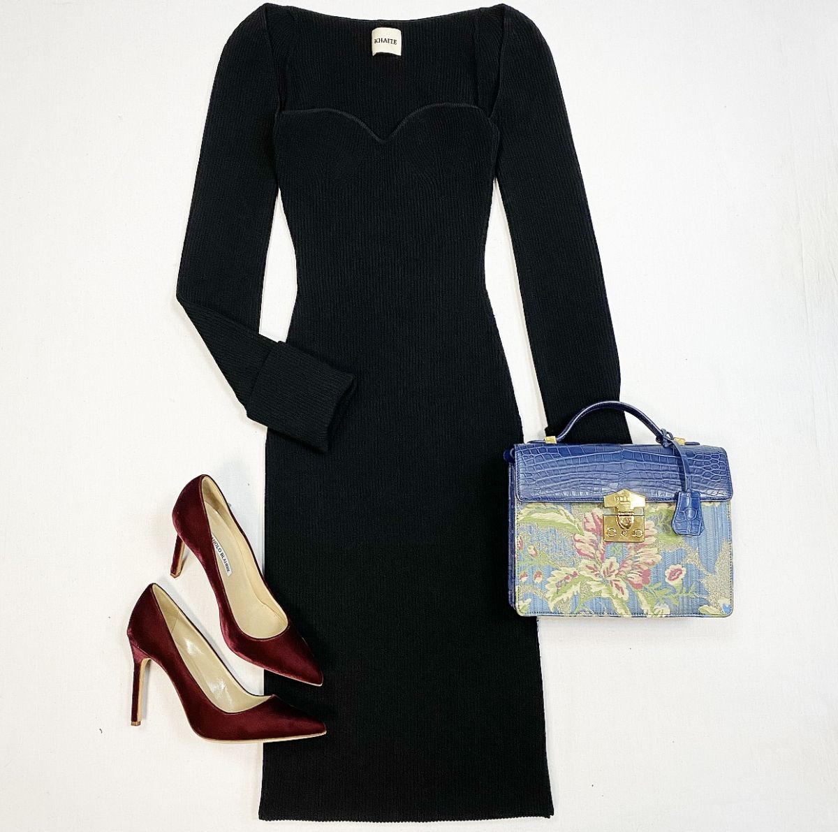 Платье Khaite размер S цена 46 155 руб Туфли Manolo Blahnik размер 38.5 цена 23 078 рубСумка Rubeus