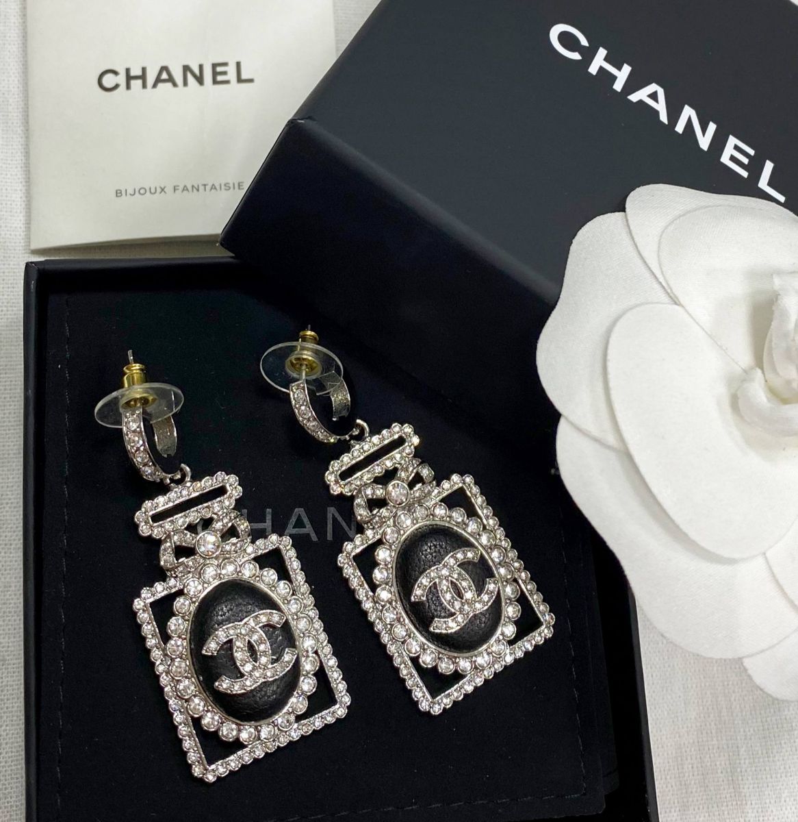 Серьги / камни / Chanel цена 78 275 руб / упаковка / 