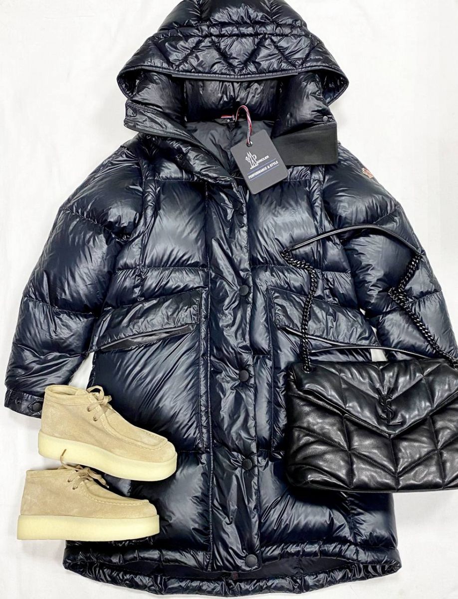 Пуховик/ трансформер/ Moncler размер 0 цена 93 930 руб/ с биркой/
Ботинки Miu Miu размер 39 цена 125 240 руб
Сумка Saint Laurent