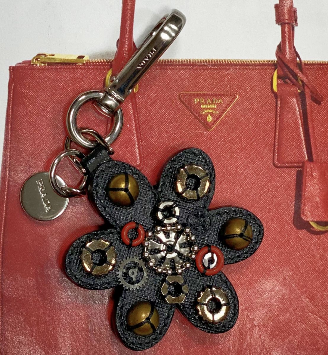 Брелок Prada цена 6 262 руб 