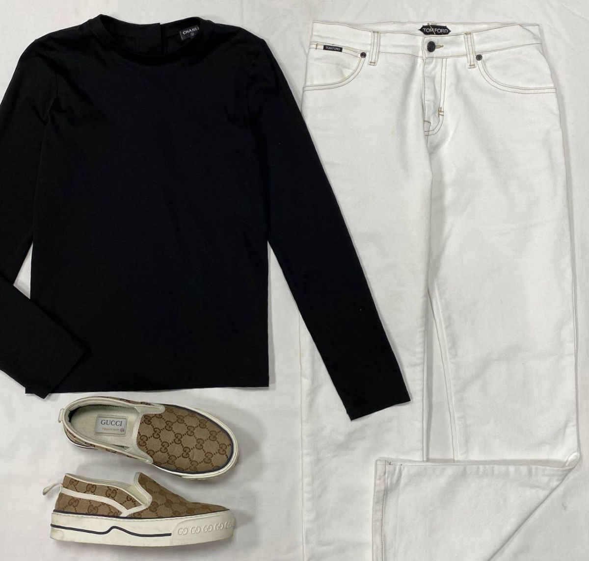 Кофта Chanel размер 36 цена 31 310 руб 
Джинсы Tom Ford размер 24 цена 23 483 руб 
Слипоны Gucci размер 36 цена 17 221 руб